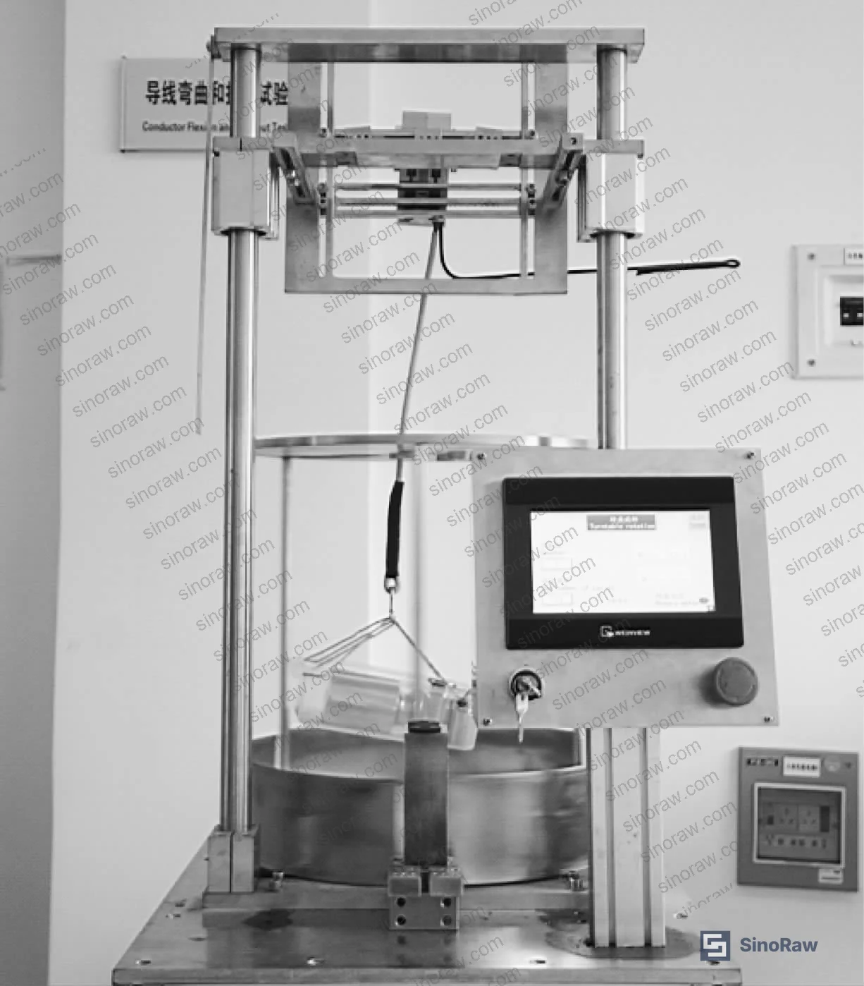 Figure 9: Host computer touchscreen interface showing the pull-out test operation panel with force and time parameter settings