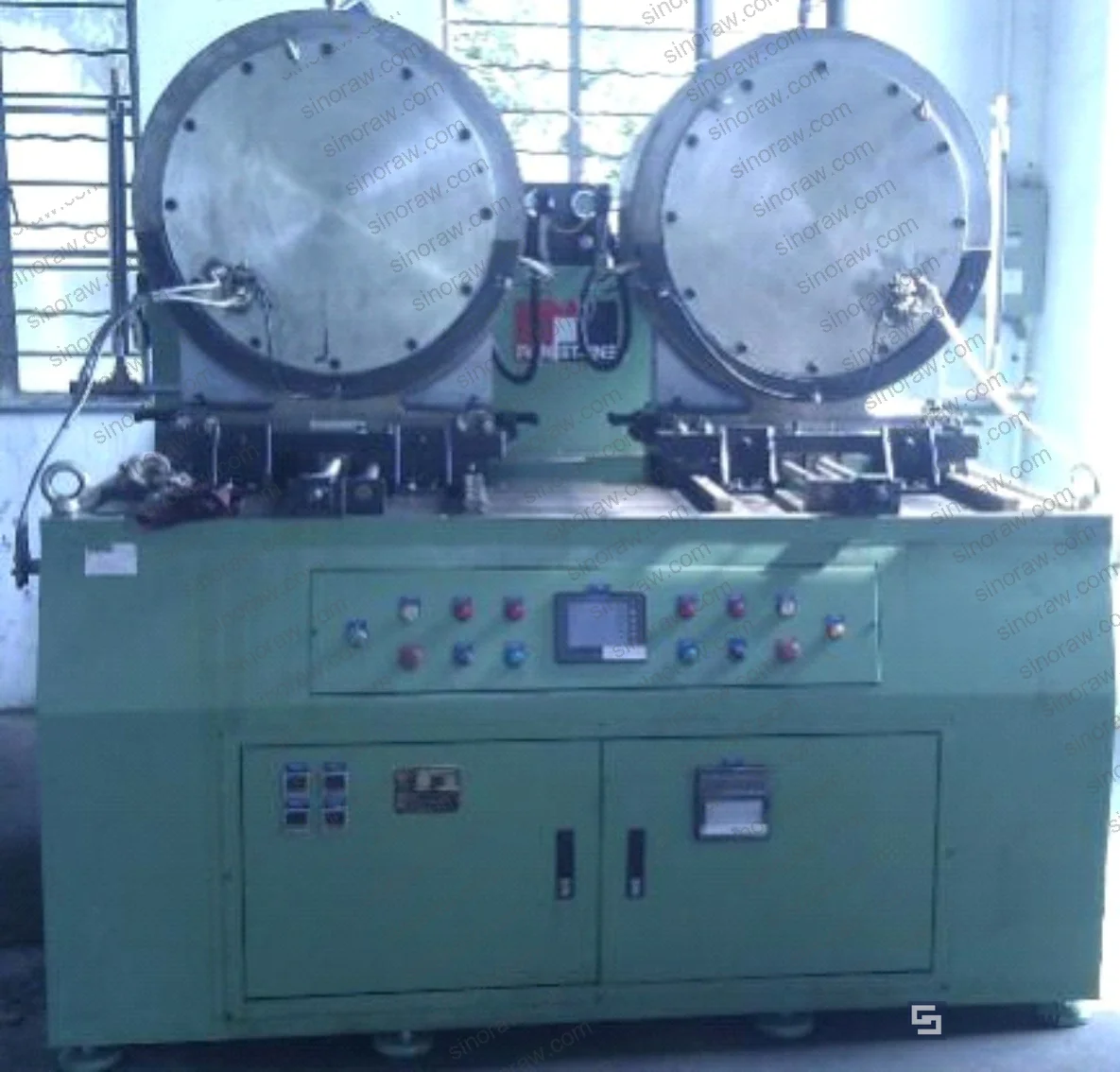 Figure 8: Biaxial rotating oil seal test rig used for bench validation — test conditions per GBT 14273 with #32 machine oil, 100 mm shaft diameter, Ra 0.2 µm surface finish